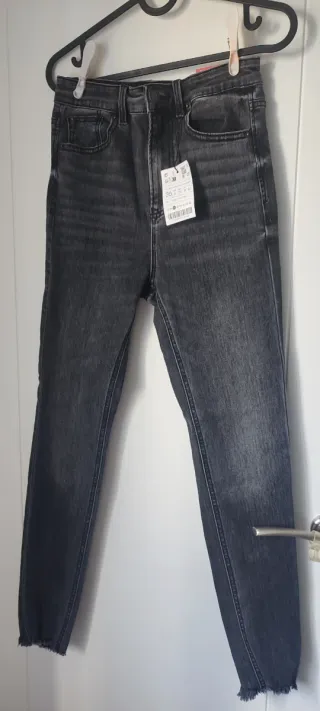 Pantalón Stradivarius negro Talla S/36