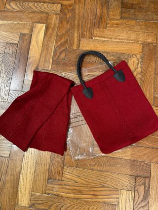 Conjunto bolso y bufanda de punto rojo