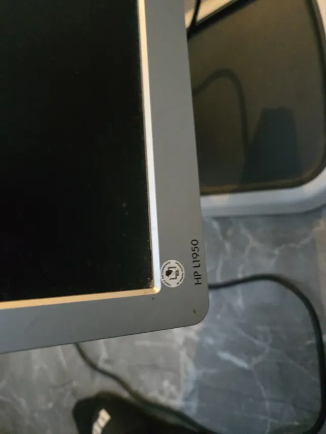 Monitor HP L1950