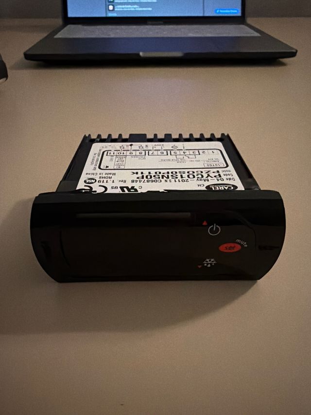 Controlador CAREL Easy model PZCOS0P011K