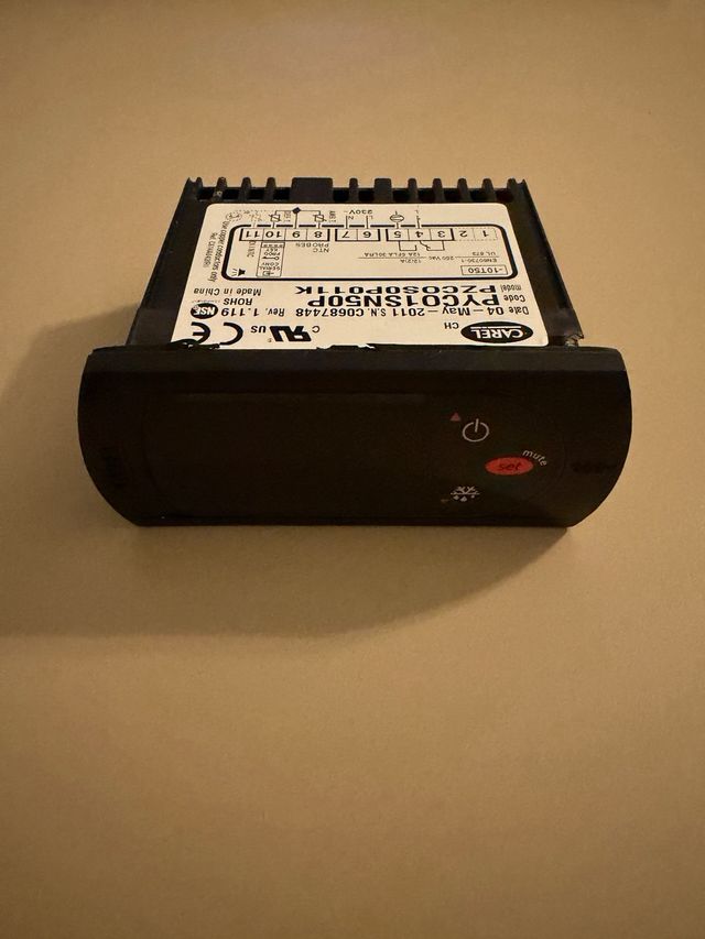 Controlador CAREL Easy model PZCOS0P011K