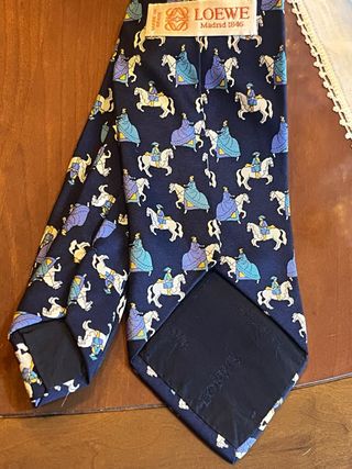 Corbata Loewe Seda Natural colección escritores