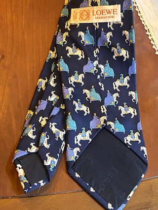 Corbata Loewe Seda Natural colección escritores