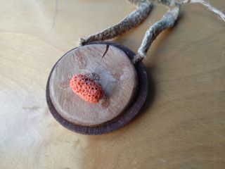 Collana juta, legno, corallo e terracotta
