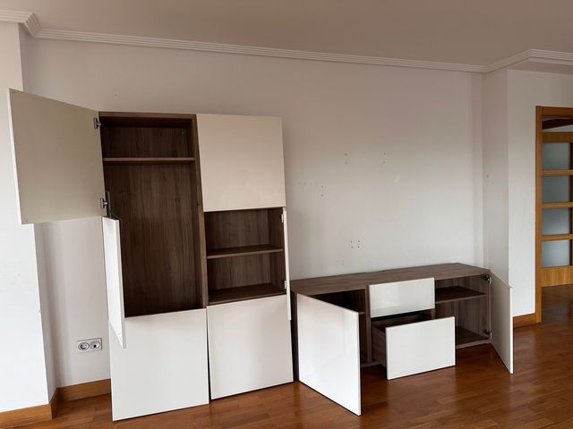 Mueble salón blanco y madera