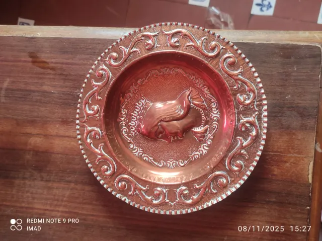 2 Platos decorativos de cobre con relieve