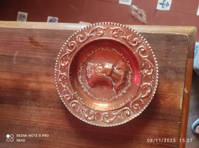 2 Platos decorativos de cobre con relieve