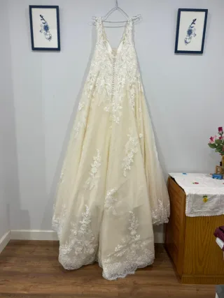 Vestido de Novia Blanco/Beige + Velo