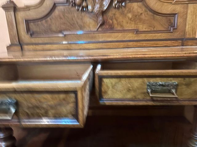 Mobile sala da pranzo in legno di noce e radica