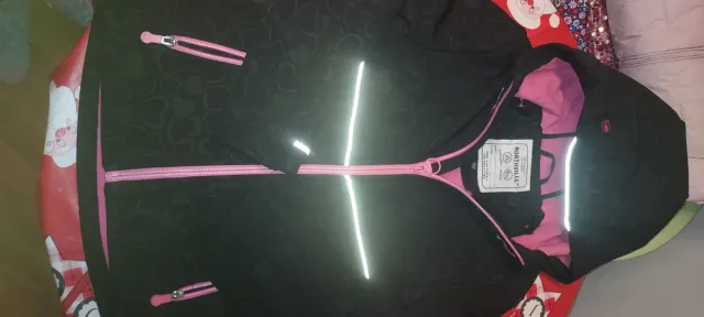 Vendo abrigos niña como nuevos. Pregunte precio.