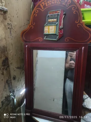 Espejo antiguo con marco de madera