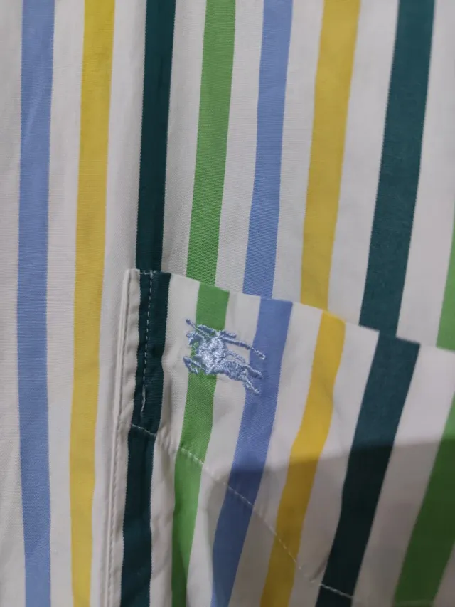 Camisa de caballero a rayas. Marca Burberry