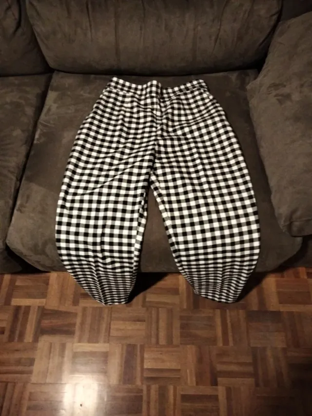 Pantalones cuadros blancos y negros