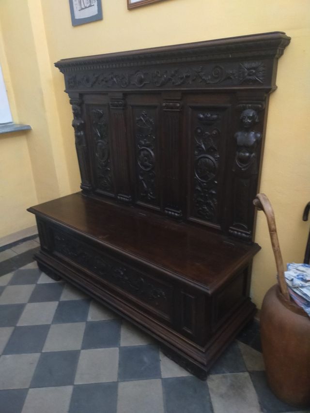 Cassapanca ingresso in legno intagliato