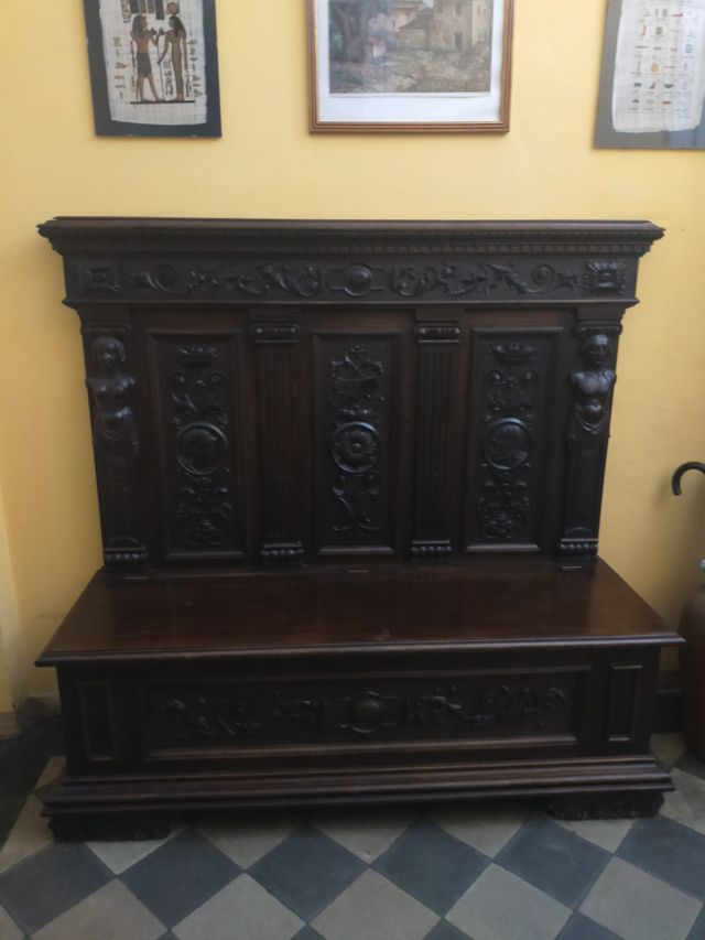 Cassapanca ingresso in legno intagliato