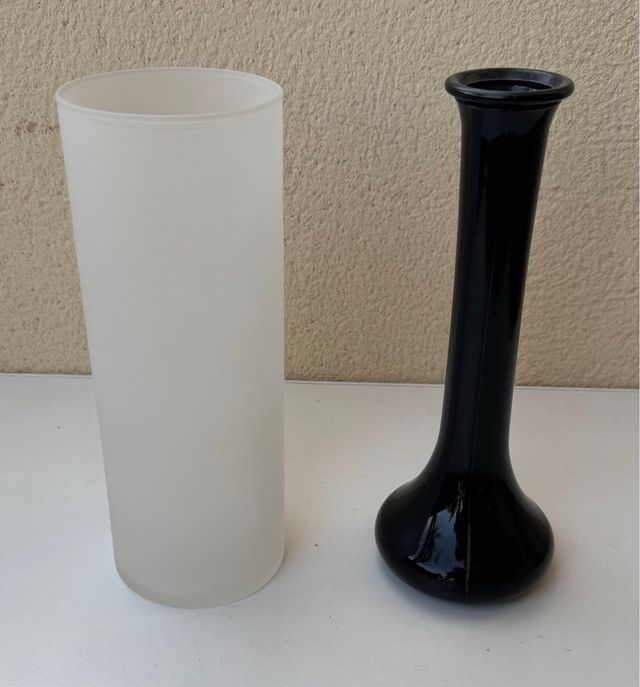 Jarrón de cristal negro y blanco