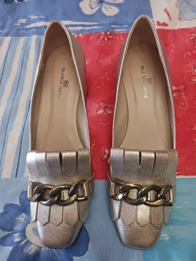 Zapatos Gloria Ortiz color plata