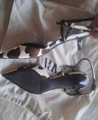 Salones Zara estampado vaca