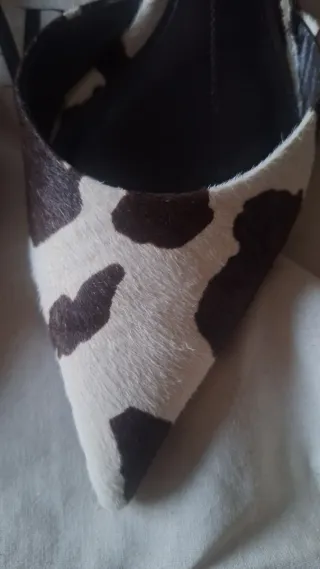 Salones Zara estampado vaca