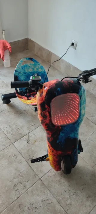Hoverboard con diseño de fuego y hielo