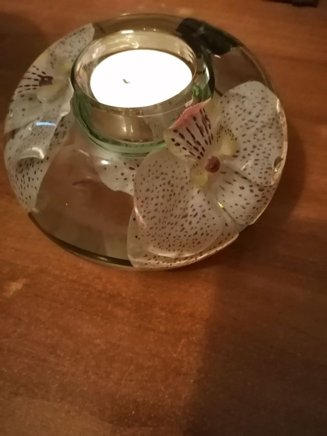 Portacandele in vetro con fiori