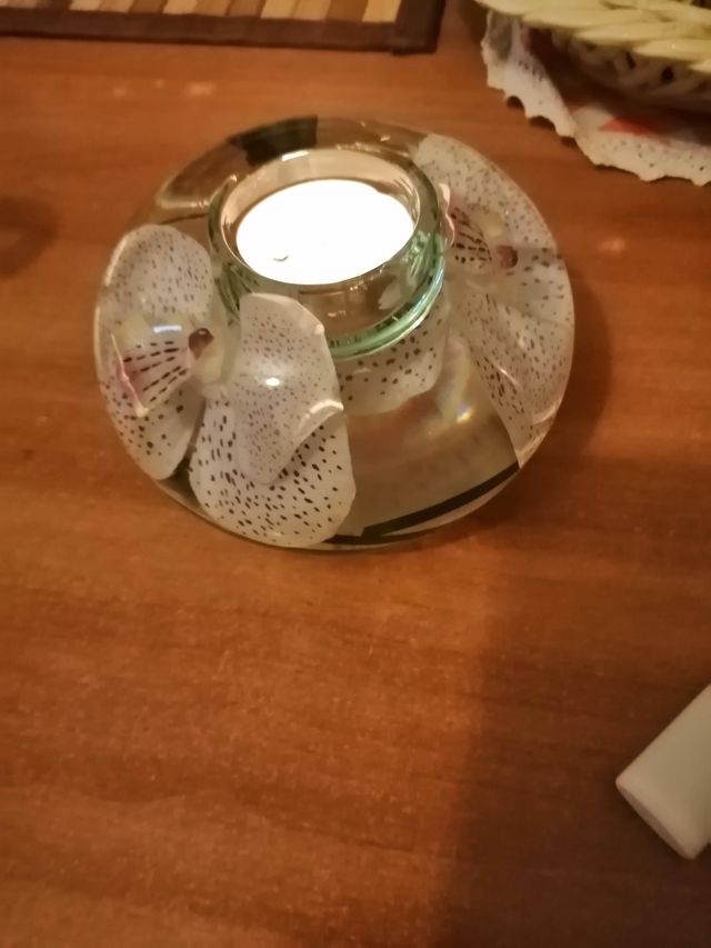 Portacandele in vetro con fiori