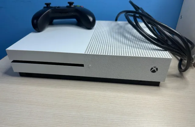Xbox One S + Juego
