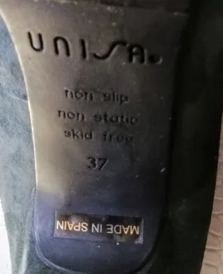 Zapatos de salón Unisa de ante verde azulado.