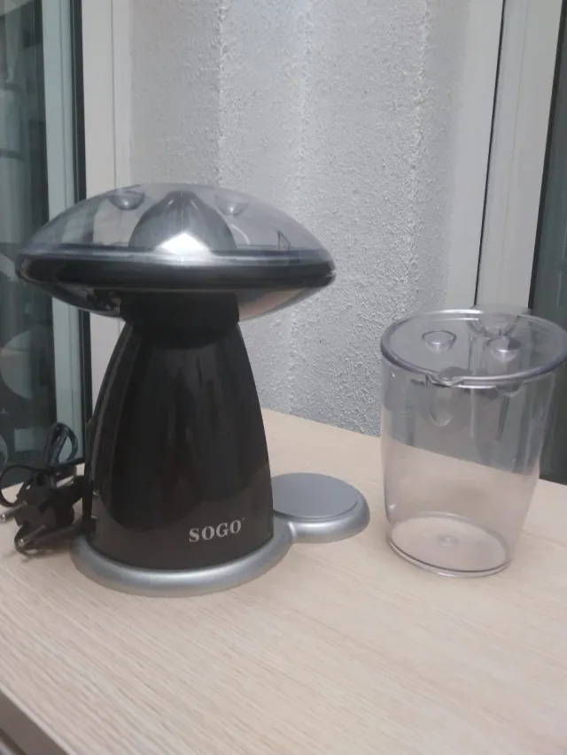 Exprimidor Sogo Negro y Transparente