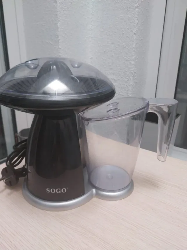 Exprimidor Sogo Negro y Transparente