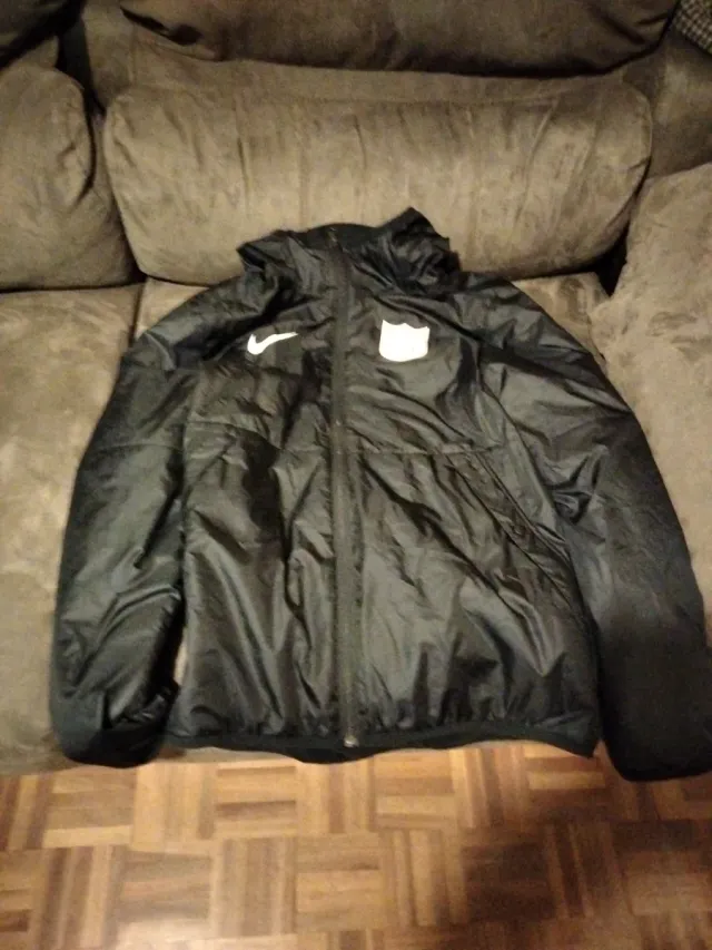 Chaqueta Nike Negra con Logo