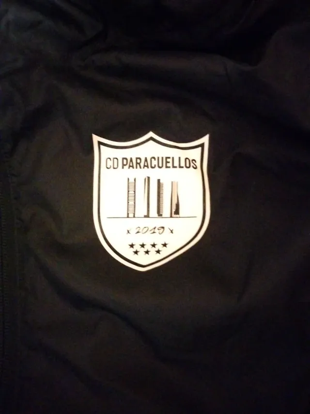 Chaqueta Nike Negra con Logo