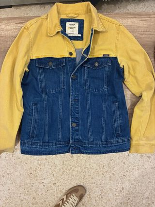 Chaqueta vaquera Pull&Bear azul y amarilla Talla M