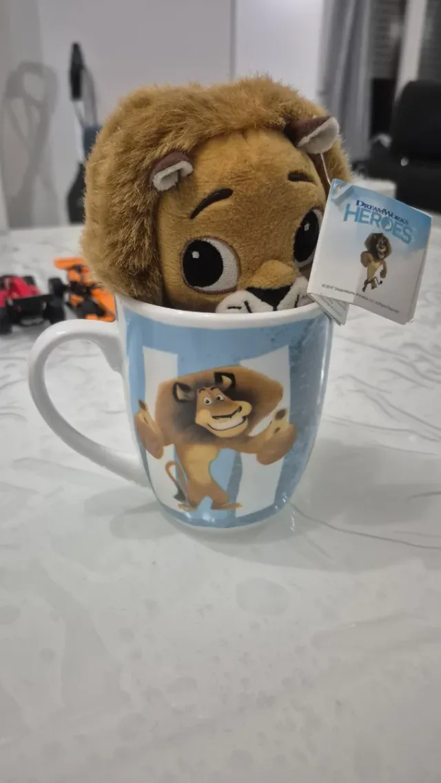 Tazza con peluche Alex Madagascar