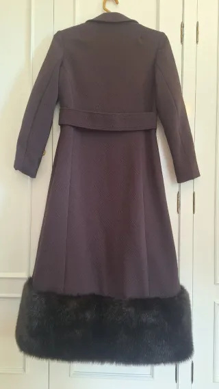 Abrigo militar marrón con pelo