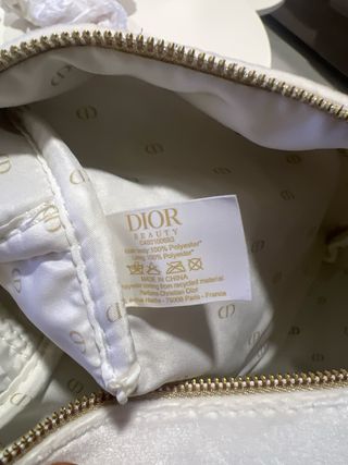 Neceser original de viajeDior Blanco.