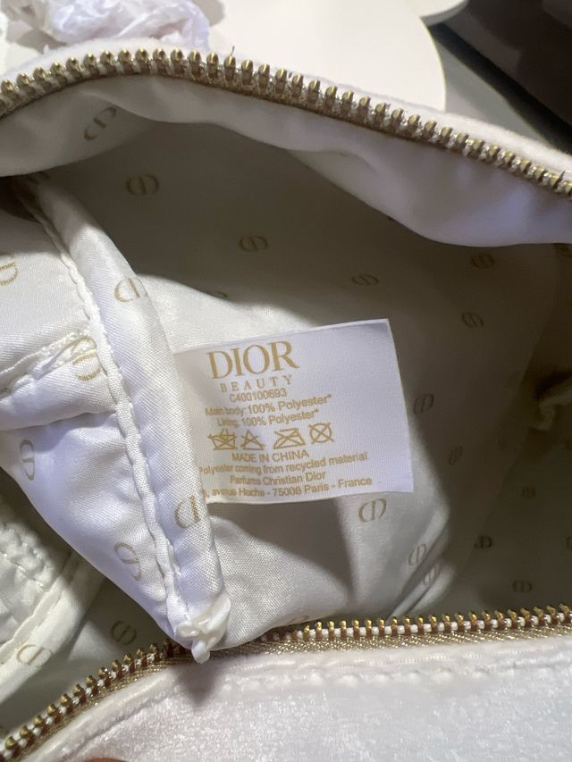 Neceser original de viajeDior Blanco.
