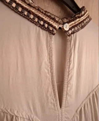 (M) Blusa de manga larga con cuello bordado