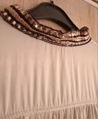 (M) Blusa de manga larga con cuello bordado