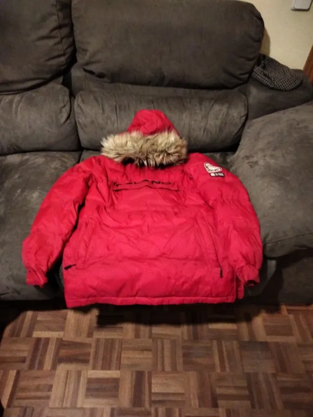 Parka roja hombre con capucha