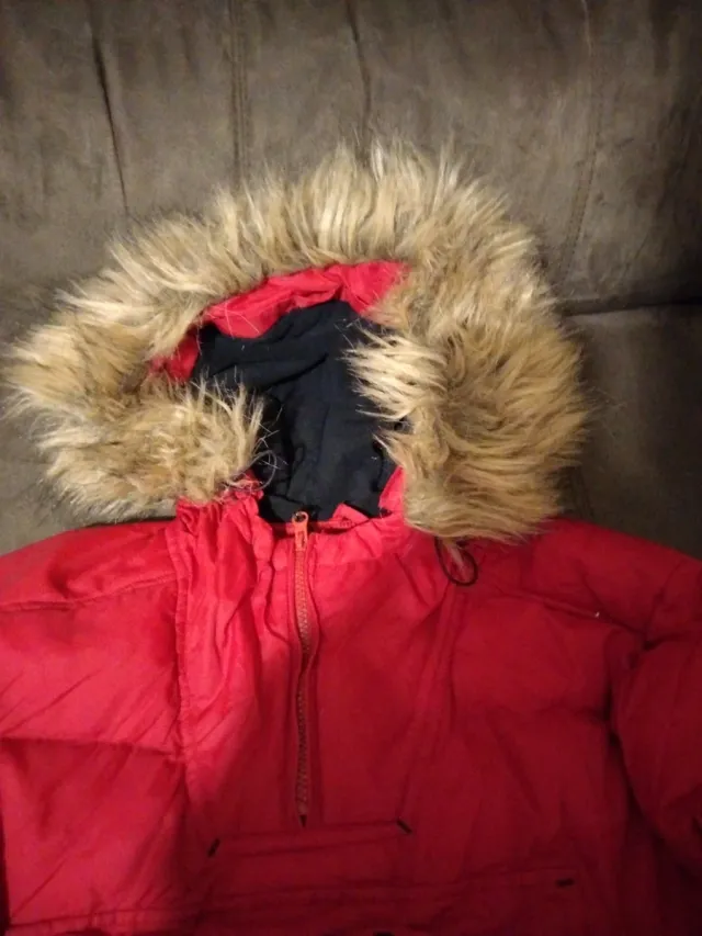 Parka roja hombre con capucha