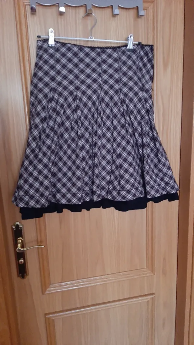 Falda de cuadros a la rodilla