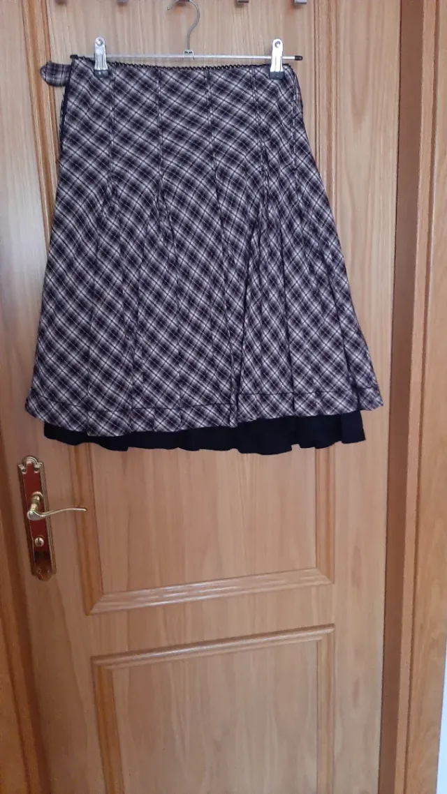 Falda de cuadros a la rodilla