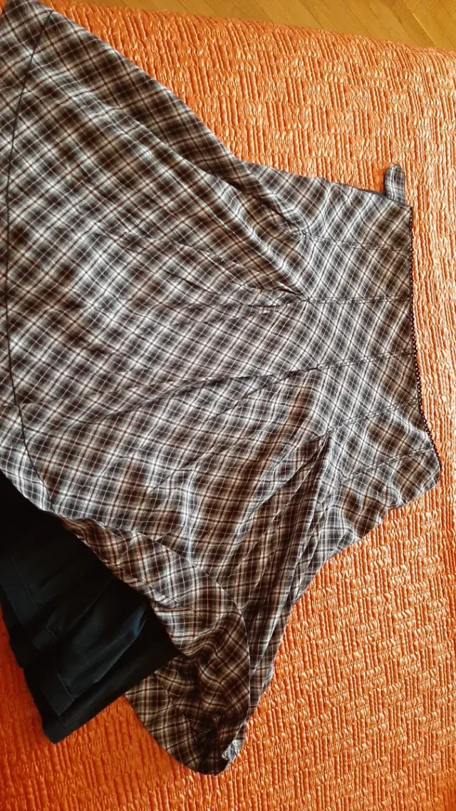 Falda de cuadros a la rodilla