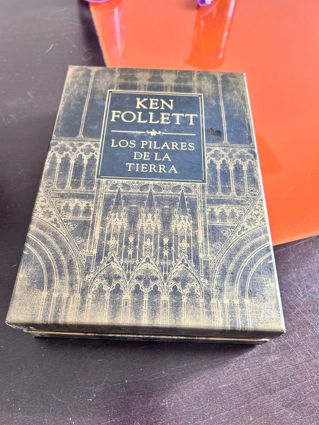 Los pilares de la tierra (Estuche) (EXITOS) (Sp...