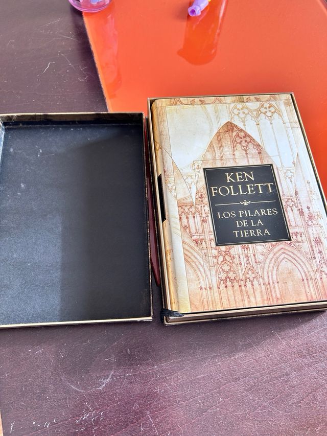 Los pilares de la tierra (Estuche) (EXITOS) (Sp...