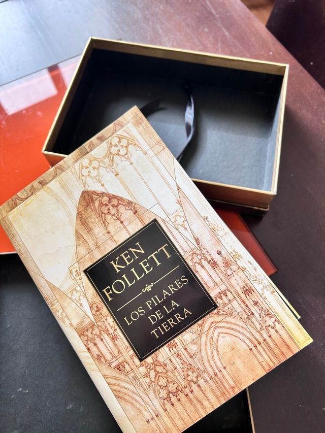 Los pilares de la tierra (Estuche) (EXITOS) (Sp...