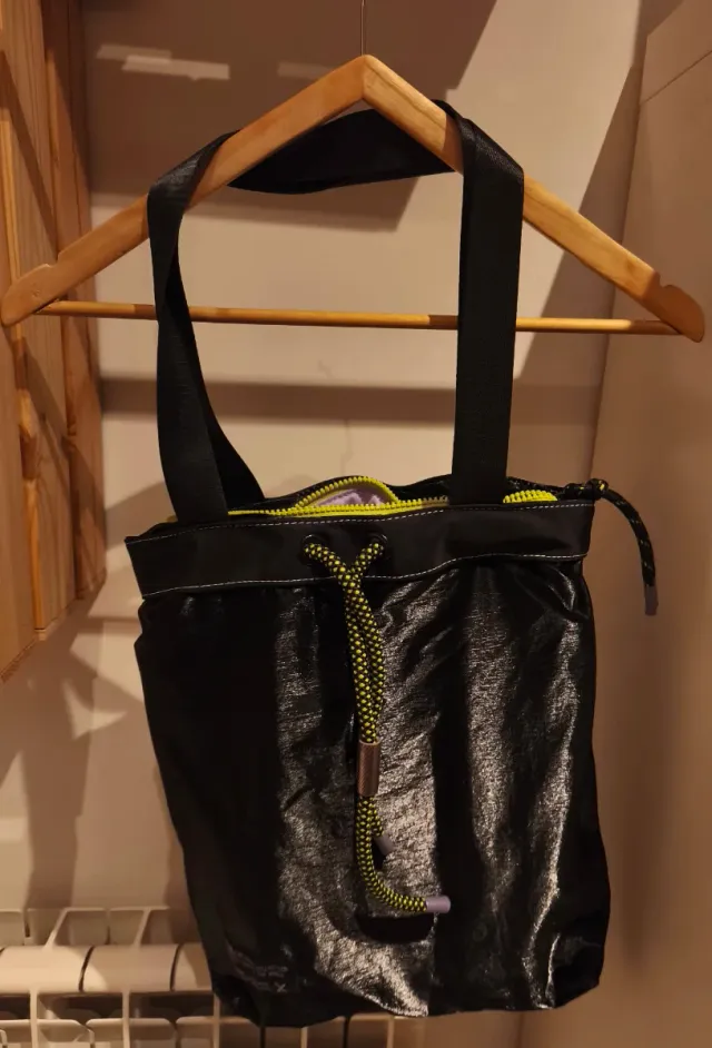 Bolso Munich Deep Tote Negro Metalizado