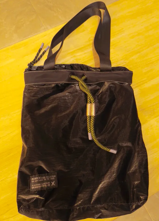 Bolso Munich Deep Tote Negro Metalizado