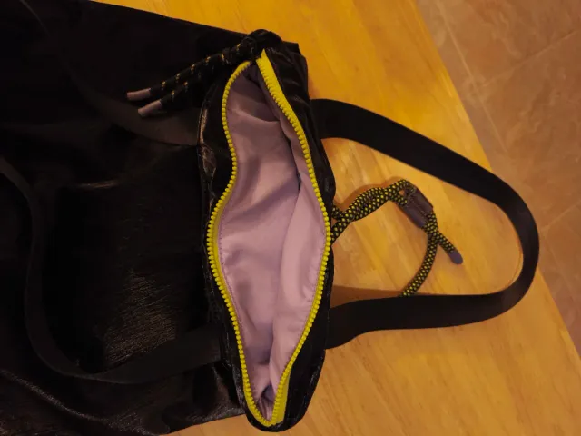 Bolso Munich Deep Tote Negro Metalizado